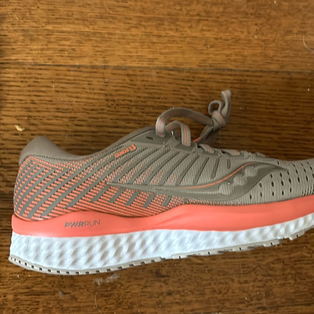 NWT Saucony women’s 5.5 PWRRUN shoes